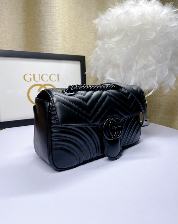 激安グッチバッグコピー背面デザイン